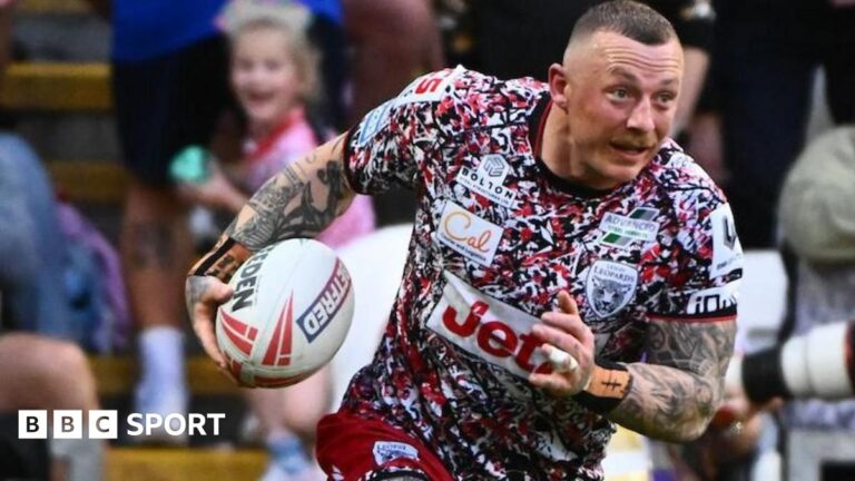 Super League: Leigh Leopards 42-6 Hull FC – Hanley and Charnley star in win Josh Charnley runs with ball in hand